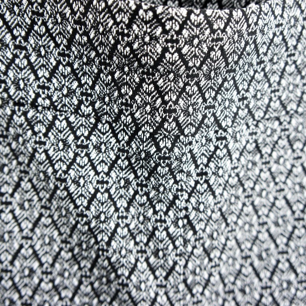 Chicos silver black diamond design pull on pants size 1